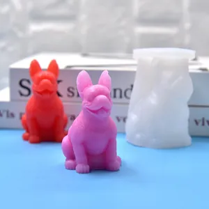 Vue détaillée du moule en silicone bouledogue français avec figurines en cire finies