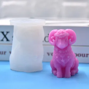 Vue détaillée du moule en silicone bélier 3D et bougie mouton rose finie de décoration
