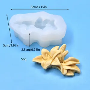 Detailed view of 3D flower silicone mold with dimensions 8x5x2.5cm for DIY candle