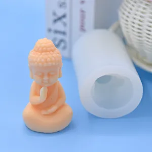 Gedetailleerde weergave van Boeddha-vormige siliconen mal en het afgewerkte figuur.
