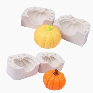 Vista dettagliata di stampi in silicone a forma di zucca con campioni finiti 3D