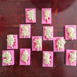 Stampi in silicone rosa con vari animali dello zodiaco cinese per lecca-lecca.