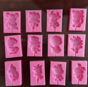 Set di 12 stampi in silicone rosa con segni zodiacali cinesi per lecca-lecca e dolci