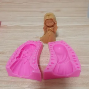 Vista dettagliata dello stampo in silicone rosa principessa con statuina 3D in resina