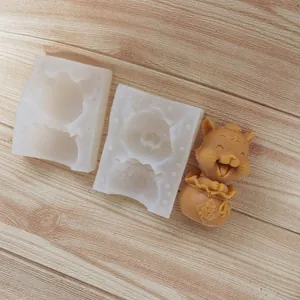 Vue détaillée du moule en silicone tigre 3D et d'une figurine de tigre porte-bonheur