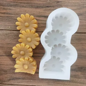 Vue détaillée du moule à fleurs de marguerite en silicone blanc avec cire jaune