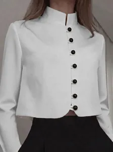 Detailaufnahme eines Neo-Chinesischen Blazers mit Stehkragen und schwarzen Knöpfen