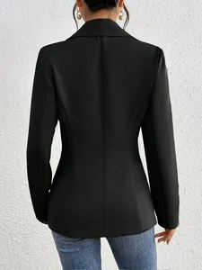 Blazer noir classique pour femme, coupe ajustée, vue arrière montrant la silhouette