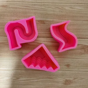 Lot de 3 moules en silicone rose géométriques pour bougies, plâtre et pâtisserie.