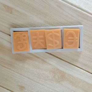 Detalle del molde de silicona con símbolos de monedas para decoración de pasteles