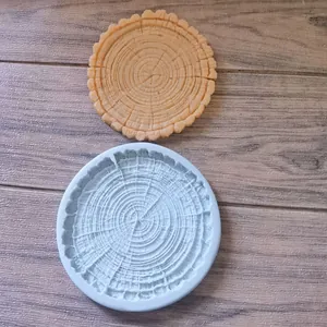 Detalle que muestra la intrincada textura de los anillos anuales del molde de silicona