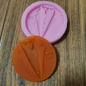 Detailansicht der Anzug-Tuxedo-Silikonform für Fondant- und Schokoladendekorationen