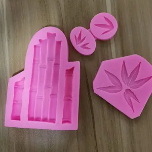 Detailansicht der rosa Silikonformen mit Bambus und Blatttexturen für Kuchendekoration