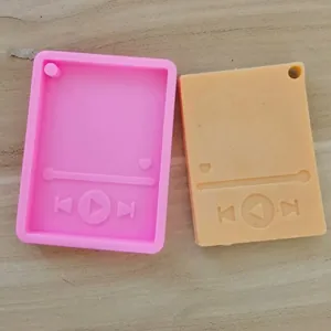 Molde de silicona para llavero con forma de reproductor MP3 y pieza de resina final