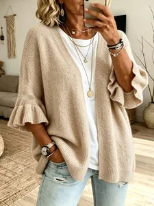 Elegante cardigan in maglia beige con vestibilità oversize e femminili maniche a balze
