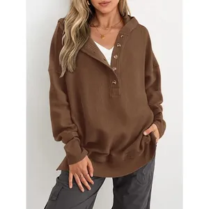 Chemise henley à capuche en maille gaufrée marron pour femme avec une coupe décontractée
