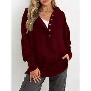 Sweat à capuche bordeaux pour femme en maille côtelée avec col boutonné et coupe ample