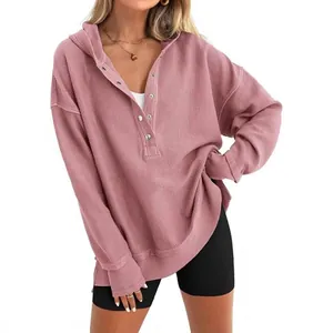 Sweat à capuche ample rose uni pour femme avec col à boutons pour le look d'automne