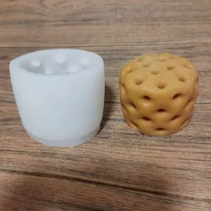Cylindrical honeycomb silicone mold for DIY aromatherapy candles and chocolate mousse.