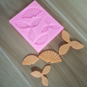 Détail du moule en silicone rose avec formes d'éventail et de narcisse pour gâteaux