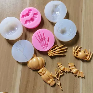 Vista dettagliata di stampi in silicone a tema Halloween e figure modellate