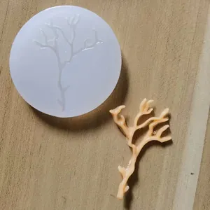 Vista dettagliata dello stampo in silicone a forma di ramo per fondente e cioccolato
