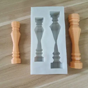 Detalle del molde de silicona de columna romana para decoraciones de fondant y chocolate