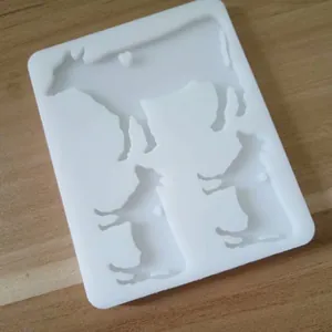 Detailaufnahme einer weißen Silikonform mit Tier-Silhouetten für DIY-Harz-Schlüsselanhänger