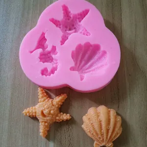 Vista dettagliata dello stampo in silicone rosa oceano con stelle marine e conchiglie