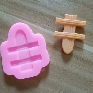 Vue détaillée du moule en silicone panneau de signalisation rétro pour gâteau décoré.