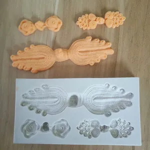 Dettaglio dello stampo in silicone stile retrò cinese con campioni di fondente su legno