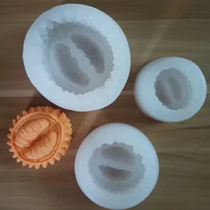 Moules en silicone en forme de durian en trois tailles pour gâteaux et bougies.