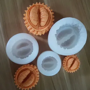 Vue détaillée de trois tailles de moules en silicone durian pour décorations de gâteaux