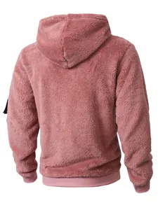 Rückansicht eines rosa Herren-Sherpa-Fleece-Hoodies mit dicker Plüschtextur