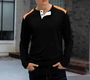 Nahaufnahme Herren Henley-Langarmshirt aus Waffelstrick mit Kontrast-Schulterdetail