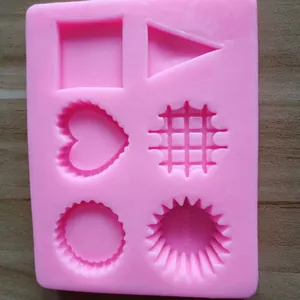 Moule en silicone rose avec 6 formes géométriques et cœurs différentes