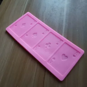 Detailansicht der 4-Fach Silikonform mit Ace-Spielkartenmotiven für kreatives Backen