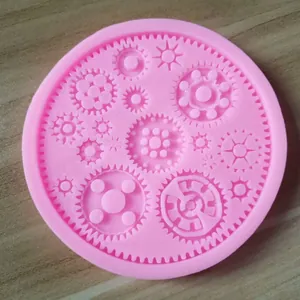 Stampo in silicone rosa con ingranaggi e orologi per decorazione torte e fai-da-te.