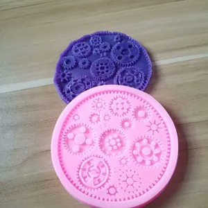 Stampo circolare in silicone con motivi a ingranaggi per decorazioni di torte fondente