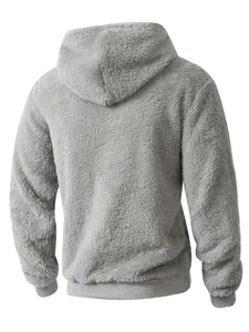 Rückansicht eines grauen Fleece-Kapuzenpullovers für Herren mit flauschiger Textur.