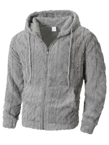 Detailopname van een grijze getextureerde kunstbont hoodie met rits en zakken