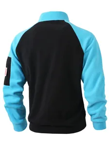Detaillierte Rückansicht eines zweifarbigen Korallenfleece-Pullovers für Herren mit Stehkragen