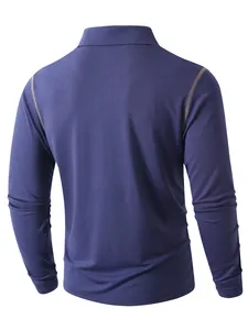 Détail vue arrière du polo bleu marine à manches longues pour homme avec coutures