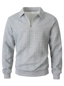 Detail der Textur des grauen langärmeligen Poloshirts mit Reißverschluss