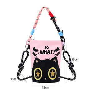 Detail view of a pink cartoon cat bucket bag with dimensions 15x6x19cm for outdoors.