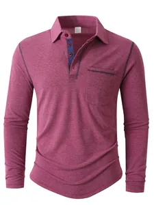 Gros plan sur un polo homme bordeaux chiné avec patte et poche contrastées bleues