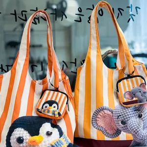 Sac fourre-tout en toile à rayures orange avec motif 3D de pingouin et d'éléphant au crochet