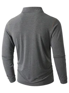 Vue arrière d'un polo à manches longues gris pour homme avec coutures contrastées