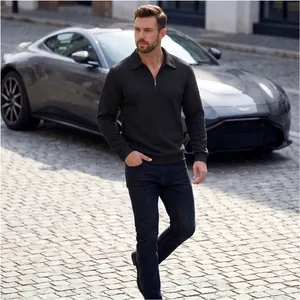 Detailaufnahme des Herren-Poloshirts mit Viertelreißverschluss in Anthrazit