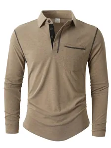 Gros plan sur un polo à manches longues marron pour homme avec patte de boutonnage noire